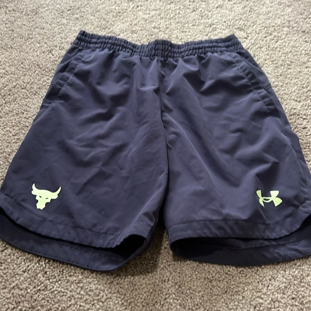 Under armour boys size medium